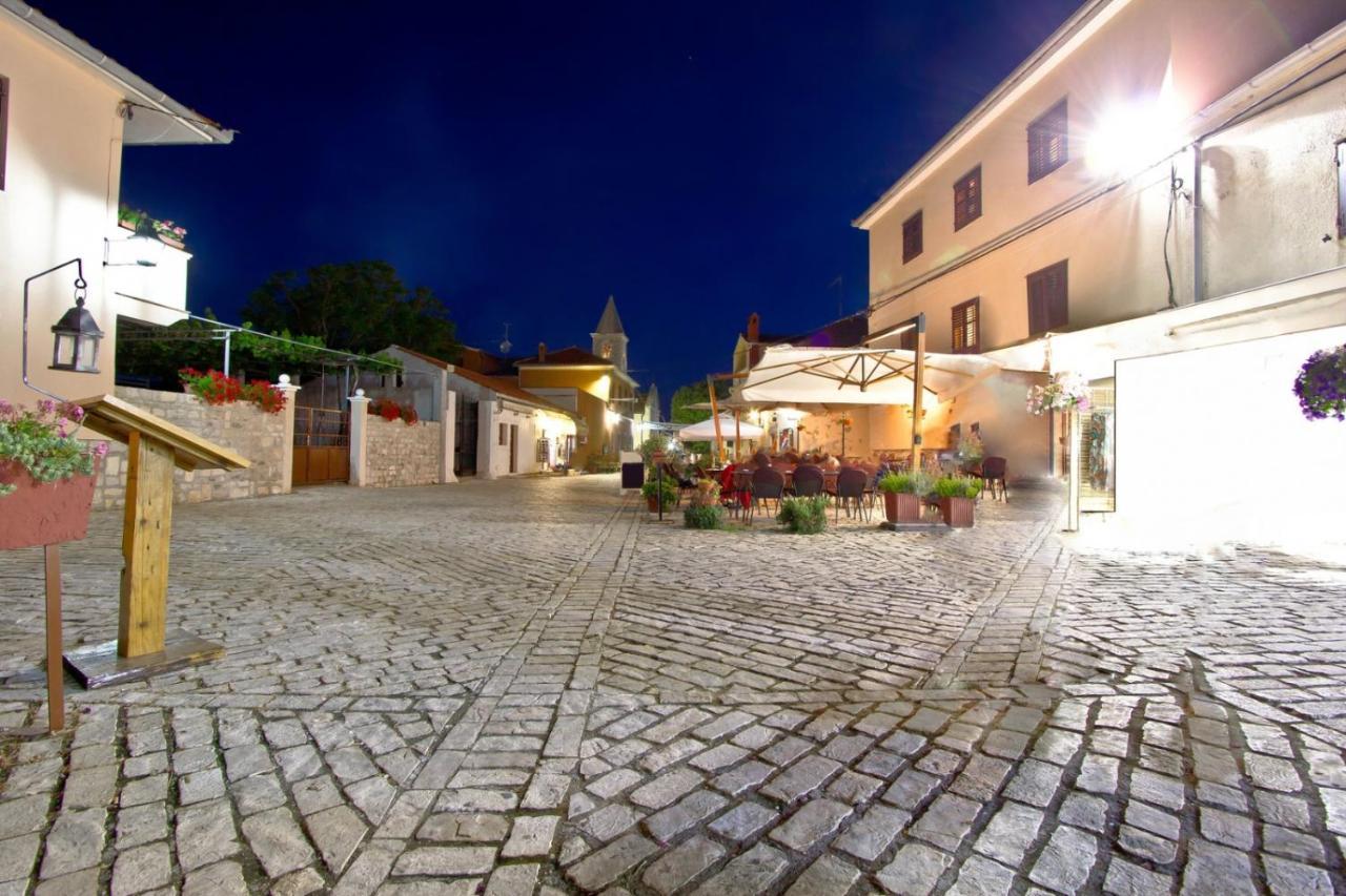 Apartment In Nin With Terrace, Air Conditioning, Wi-Fi Kültér fotó